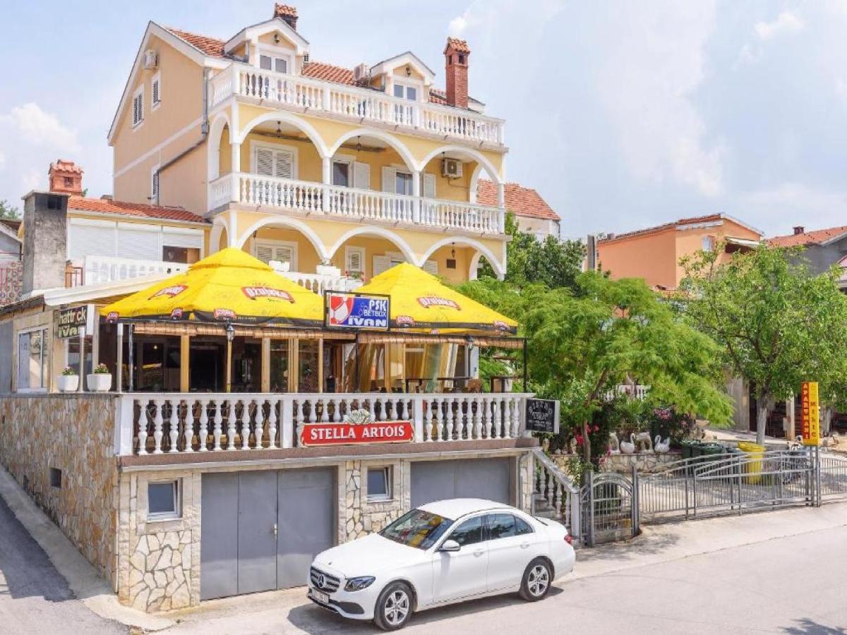 Apartments Smilje I Maslina Gornji Karin Exterior foto